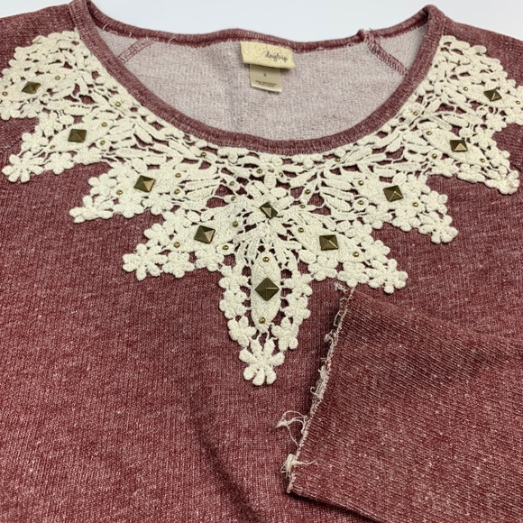 Daytrip Embroidered Lace & Stud‎ Top - Picture 4 of 6